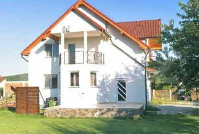 Casă cu 5 camere cu Teren 2800 Mp în Unirea - 1