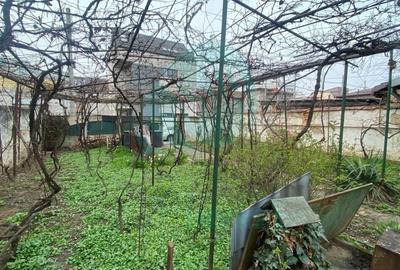 Casă individuală cu 7 camere cu Canalizare în Titulescu - 4