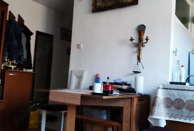 Apartament cu 2 camere semidecomandat în Cugir