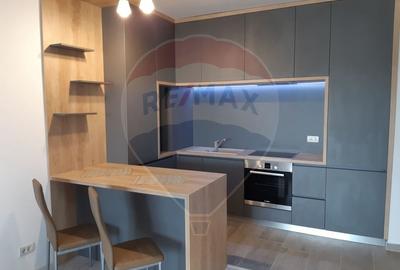 Apartament cu 2 camere semidecomandat, mobilat în Central