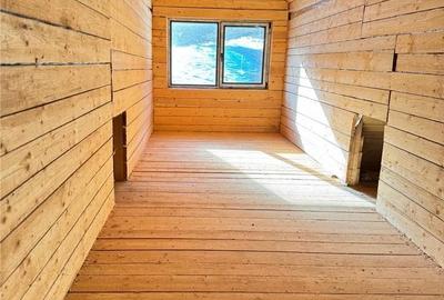 Casă cu 4 camere în Dârlești