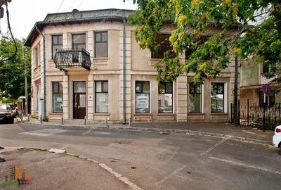 Spa?iu Comercial, loca?ie centrala, cu parcare privata inclusa