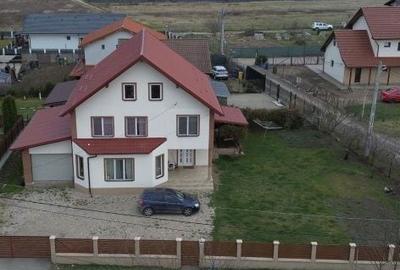 Casă cu 4 camere în Central