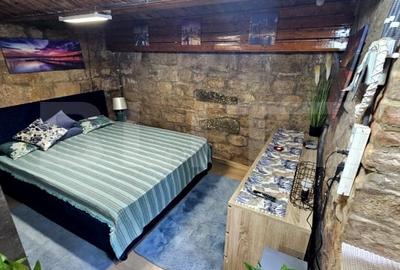 Garsoniera, 30 mp, curte comuna, mobilat si utilat, centru