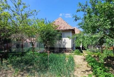 Casa renovabila de vanzare, cu 2 camere, 97 mp, zona Poiana - 1