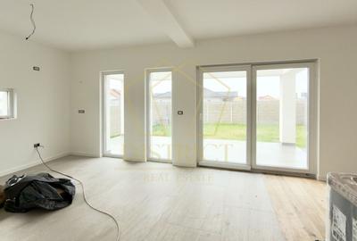 Duplex cu 5 camere cu Canalizare în Dumbrăvița