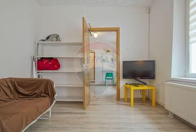 De vanzare apartament 2 camere, Str. Poarta Schei - 3