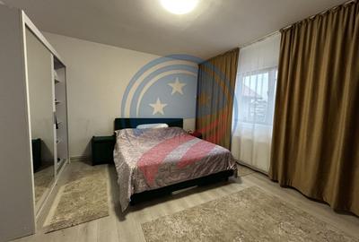 Casă cu 6 camere cu Canalizare în Exterior Est - 2