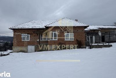 Casă cu 4 camere cu Teren 3038 Mp în Mălureni - 5