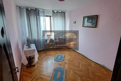 Apartament cu 3 camere decomandat în Sud - 9