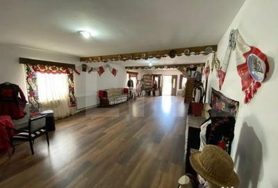 Casă cu 7 camere cu Teren 1800 Mp în Central - 11