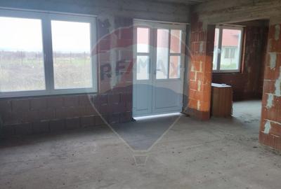 De vanzare casa cu etaj 4 camere, la rosu iesire Les langa padure - 2