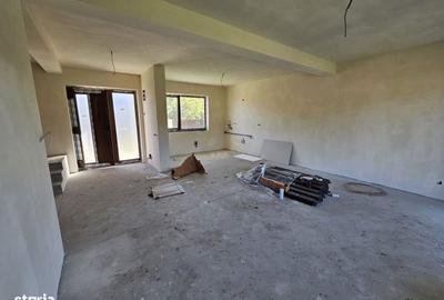 Casă cu 4 camere în Luna