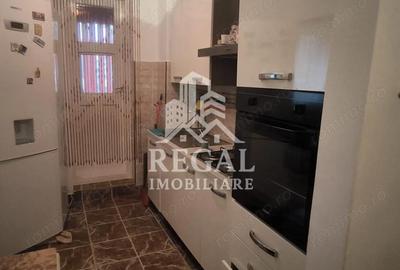 Apartament cu 3 camere decomandat în Micro 4 - 7