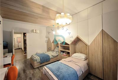 Apartament cu 4 camere decomandat în Tractorul - 18