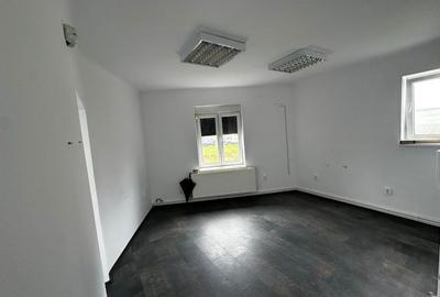 Spațiu comercial, de 75 mp, în Central - 4