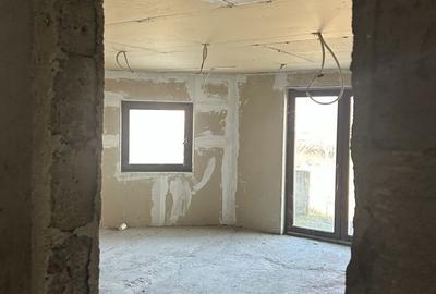 Casă cu 4 camere în Central - 2