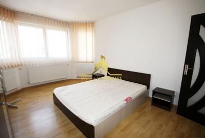 Apartament cu 3 camere semidecomandat, mobilat în Calea Turzii