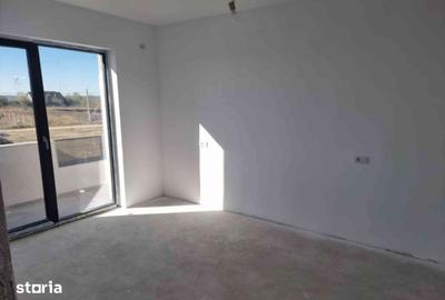 Casă cu 5 camere cu Teren 360 Mp în Malu Mare - 2
