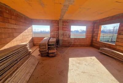 Casă cu 7 camere cu Teren 7400 Mp în Borlești - 10