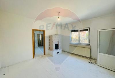 Casă cu 6 camere cu Teren 500 Mp în Calea Dumbrăvii - 2