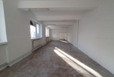 Spatiu 100 mp, 420 euro - 2