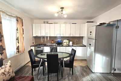 Apartament cu 3 camere decomandat în Sebastian