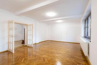 Spațiu comercial, de 62 mp, în Central - 8