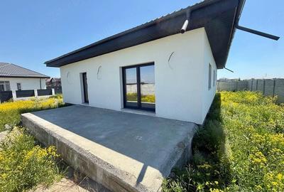 Casă cu 4 camere cu Teren 500 Mp în Central - 1
