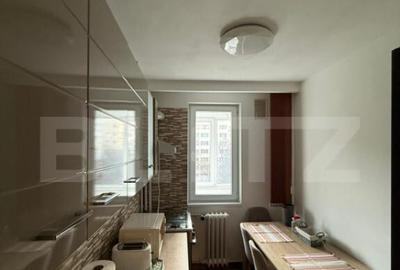 Apartament cu 3 camere decomandat, mobilat în Tei