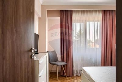 Apartament cu 3 camere decomandat în Intim - 9