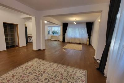 Casă individuală cu 5 camere cu Garaj în Pipera