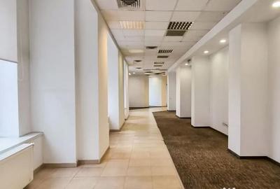 Spațiu comercial, de 195 mp, în P-ța Unirii - 7