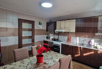 Casă cu 6 camere cu Teren 400 Mp în Podari - 12