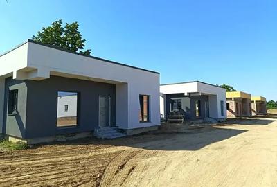 Casă cu 3 camere cu Canalizare în Afumați - 2