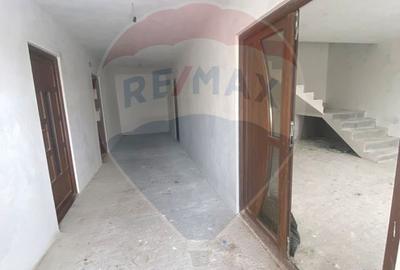Casă cu 4 camere cu Teren 400 Mp în Beiu - 2