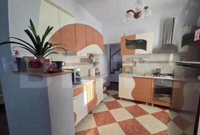 Vila 226 mp utili, curte 277 mp, zona Micro 3 - 10