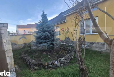 Casă cu 7 camere cu Canalizare în 14 Mai - 16