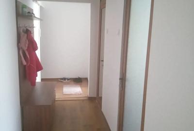 Vand apartament 3 camere,et.3, Mioveni - 1