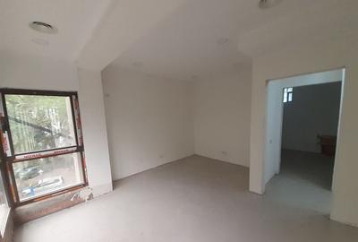 Spațiu comercial, de 380 mp, în Titan - 1