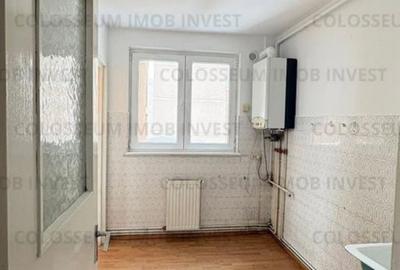 Apartament cu 3 camere decomandat în Calea București