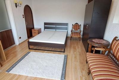 Apartament cu 3 camere semidecomandat în Romană