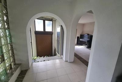 Casă cu 6 camere cu Canalizare în Central - 4