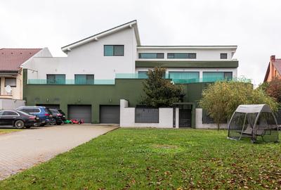 Casă individuală cu 8 camere cu Teren 2300 Mp în Lunei - 1