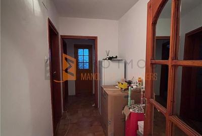Apartament cu 3 camere decomandat în Lacu - 5