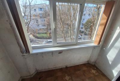 Apartament cu 3 camere semidecomandat în Tomis III - 12