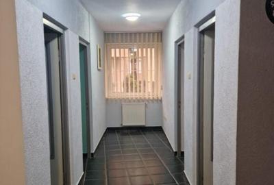 Apartament cu 4 camere decomandat în Traian - 8