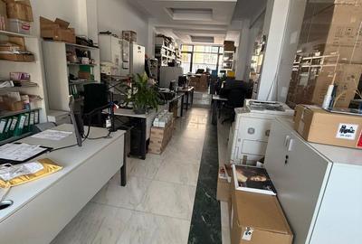 Spațiu comercial, de 400 mp, în Tei