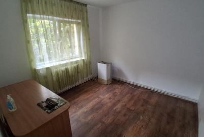 PACURARI PETRU PONI 3 CAMERE DECOMANDAT ET.1 BLOC 1985    COD 160170 - 8