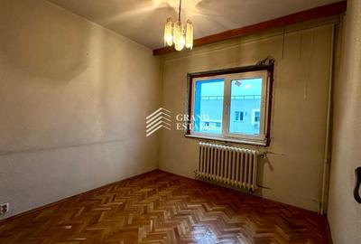 Apartament cu 4 camere decomandat în Rahova